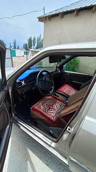 арзан матиз 1: Mercedes-Benz W124: 1992 г., Седан — 7