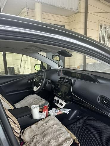 toyota prius 2018: Toyota Prius: 2018 г., 1.8 л, Гибрид, Хэтчбэк — 6