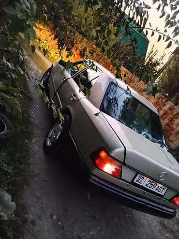 Продажа авто: Mercedes-Benz W124: 1990 г., Механика, Седан — 6