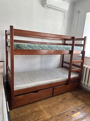 sofa bed: Двухъярусная кровать из дерева с выдвижными ящиками. В отличном — 3