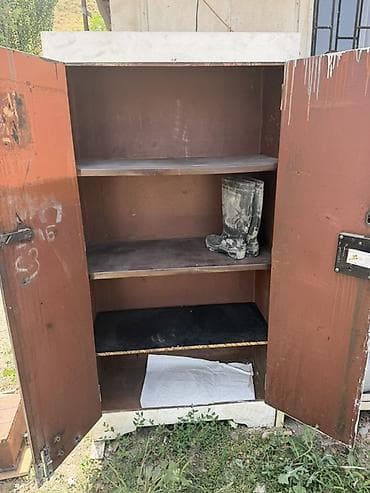 Металлический шкаф для хранения с распашными дверцами. - Материал at lalafo.kg Металлический шкаф для хранения с распашными дверцами. - Материал