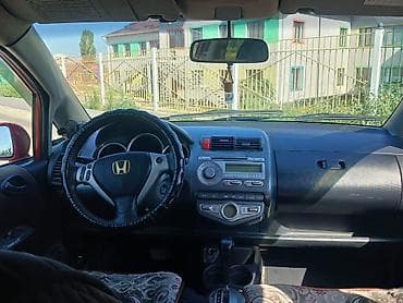Honda Fit: 2005 г., 1.4 л, Вариатор, Бензин, Хэтчбэк — 4