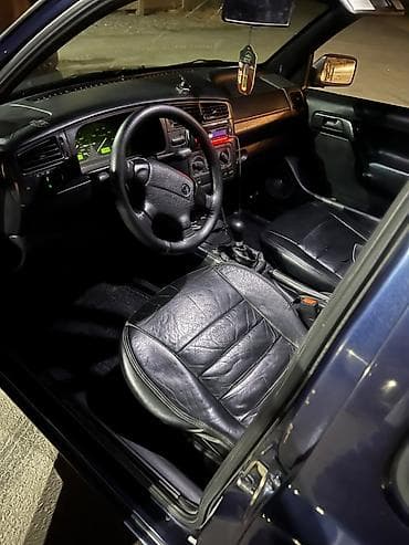 jak авто: Volkswagen Vento: 1998 г., 2 л, Механика, Бензин, Седан — 5