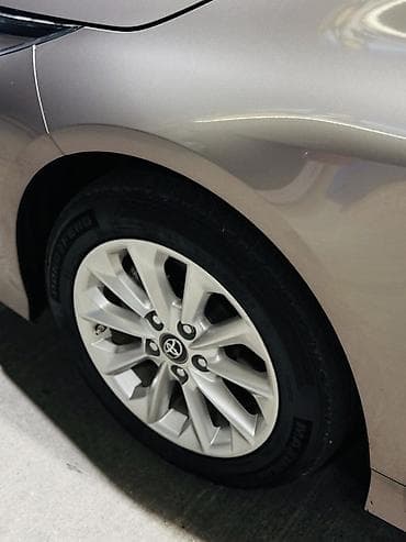 byd e2 2021: Toyota Corolla: 2020 г., 1.8 л, Автомат, Гибрид, Седан — 5