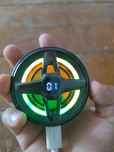 mini refrigerator: LED‑ароматизатор для автомобиля с цифровым дисплеем - Круглый корпус — 2