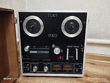 Рабочий винтажный катушечный бобинный магнитофон Akai 1721W. 