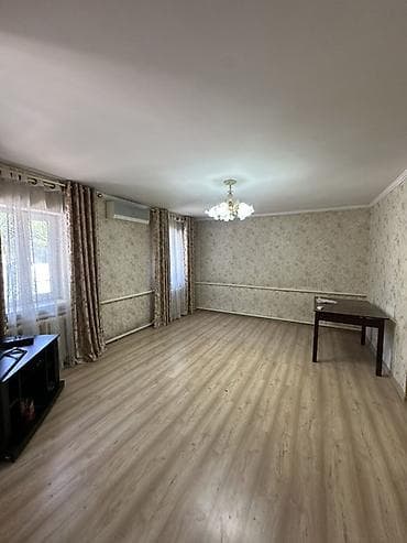 Дома: 📍 В Беловодске продаётся дом на участке 8 соток. 🏡Площадь дома — 5