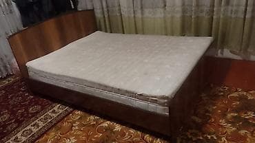 Отургучтар, табуреттер: Двуспальная кровать с деревянным изголовьем и корпусом - Размер — 1