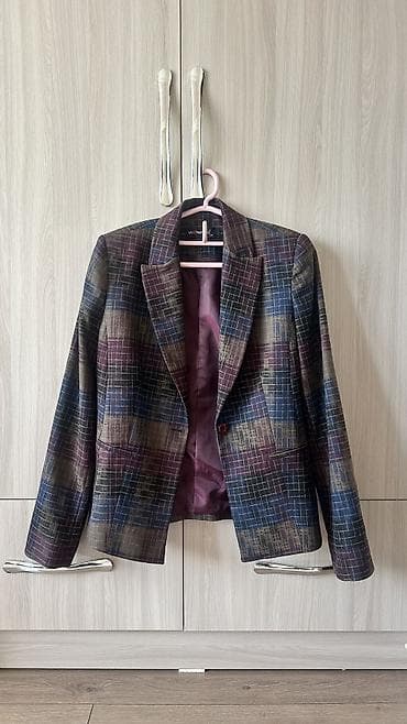 soft shell: Пиджак
Размер: 40 
Цена: 250 сом — 1