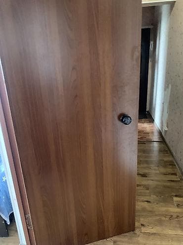 Находки, отдам даром: Отдам даром двери восемь штук три двери с небольшой дыркой а пять — 4