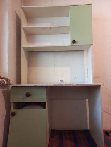 школьный стол с полками: Срочно Продаю компьютерный стол с книжными полками состояние хорошее — 1