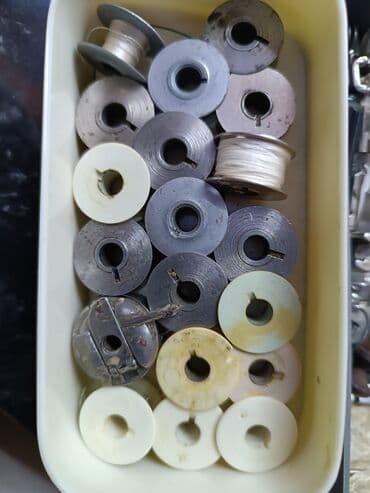 шиномонтажное оборудование для грузовых автомобилей бу: Набор шпулек и лапок для швейной машины. Цена за все что на фото — 2