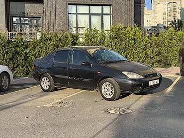 горить: Ford Focus: 2002 г., 1.6 л, Автомат, Бензин, Седан — 2