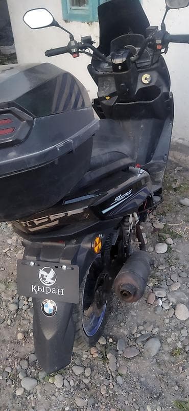 motor cycle: Скутер макси сатылат 150 куб абалы орто - Кузов в черном цвете — 4