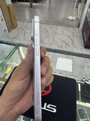 red magic 10pro: IPhone 17 Pro Max, Б/у, 256 ГБ, White Titanium, Зарядное устройство, Коробка, 100 % — 4