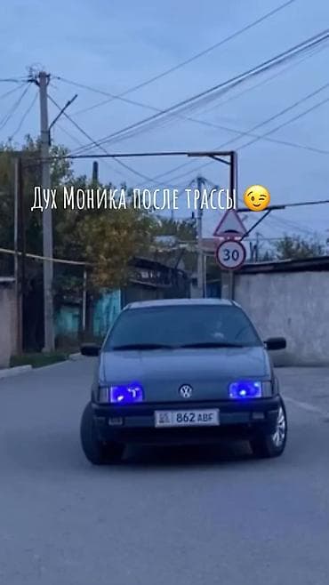 subaru 2002: Volkswagen Passat: 1993 г., Седан — 4