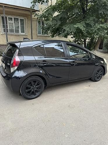 форестер 2016: Toyota Prius C: 2016 г., 1.5 л, Автомат, Гибрид, Хэтчбэк — 3
