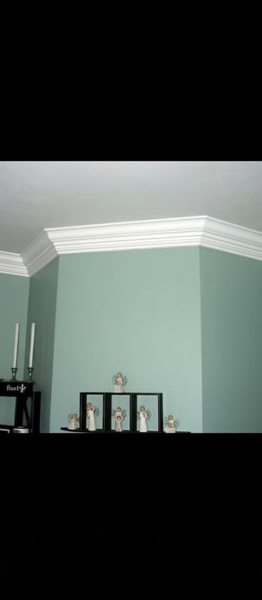 наклейка на стену: Монтаж и покраска потолочного плинтуса. - Профессиональная установка — 1