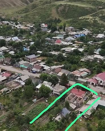 зелёный городок: ПРОДАЁТСЯ УЧАСТОК С НЕДОСТРОЕННЫМ ДОМОМ 📍 Село Таш-Дөбө 📐 Площадь — 1