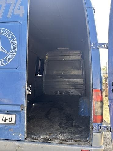 кочкор авто: Mercedes‑Benz Sprinter (длинная база, высокий крыша), синий фургон. - — 3