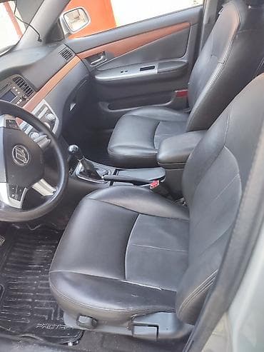 глушитель для нексия: Седан серебристого цвета с тонированными задними стеклами — 4