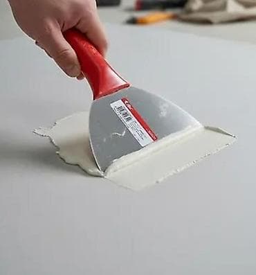 большой шпатель для шпаклевки: Шпатель для шпаклёвки с широким металлическим полотном и эргономичной — 1