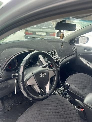 ej 205: Hyundai Solaris: 2015 г., Механика, Седан — 3