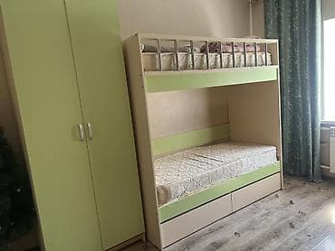 Детский комплект мебели: двухъярусная кровать, платяной шкаф и