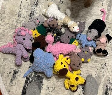 мягкая игрушка с пледом внутри: Вязаные игрушки ручной работы из мягкой плюшевой пряжи. - Материал — 7