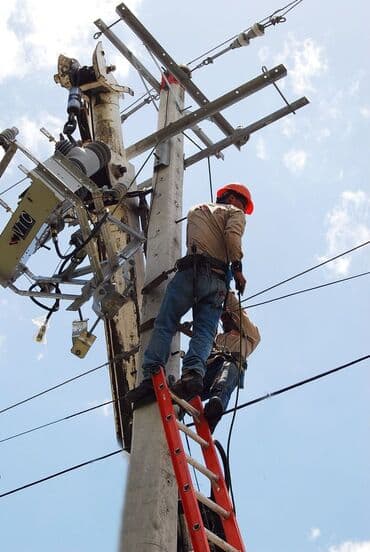 строительные инструменты куплю: Услуги по монтажу и ремонту линий электропередачи и уличного — 1