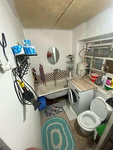 продаю дом с мебелью: Дом с двором - Отдельностоящий одноэтажный дом с закрытым внутренним — 1