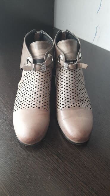 женские брендовые туфли недорого: Обувь 39-40-го размера на узкую ногу. Сзади замочек. Очень — 4