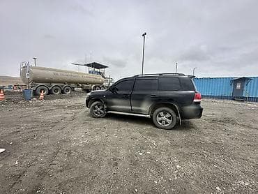 5 11: Toyota Land Cruiser 200, черный кузов, внедорожник 5‑дверный — 8