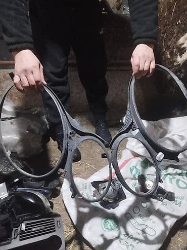 Автозапчасти: Запчасть на Мерседес 211 Фара простой правая сторона Болоки,рамки — 9