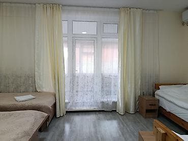 купить цокольный этаж: Гостевой номер с четырмя односпальными кроватями - Просторная комната — 3