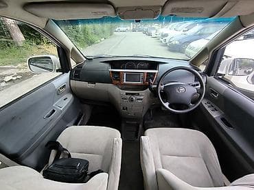 Toyota Noah: 2005 г., 2 л, Автомат, Бензин, Вэн/Минивэн — 7
