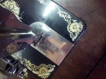 Продаю антикварную швейную машинку " singer". Выпущена в 1894 году