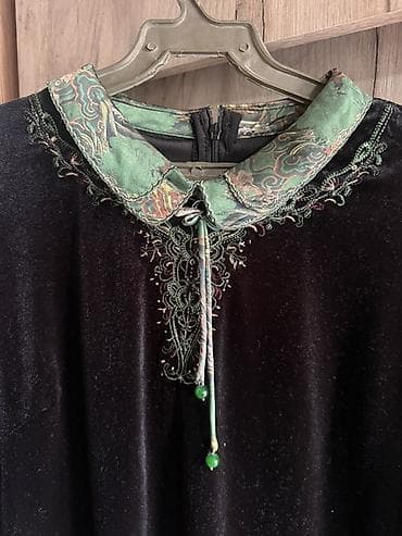 Футболки: Бархатное платье с красивой вышивкой. Надевалось всего 3–4 раза — 4