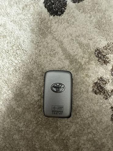 rf 2: Ключ Toyota 2014 г., Б/у, Оригинал, Япония — 1