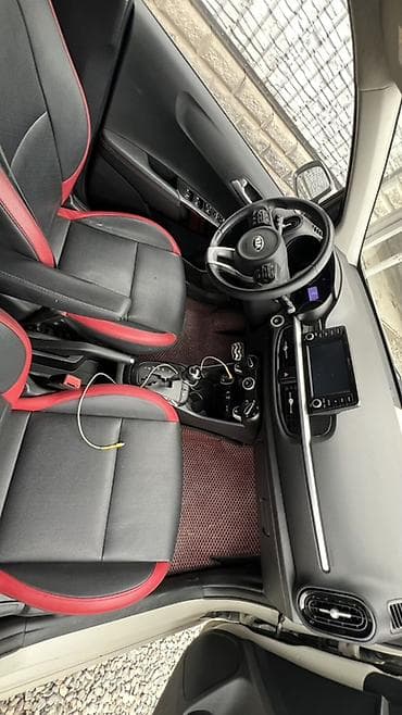 продаю вазу: Kia Picanto: 2017 г., 1 л, Автомат, Бензин, Хэтчбэк — 7