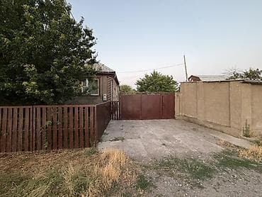 Дом с участком и въездом для автомобиля. 5 жилых комнат. - Отдельный