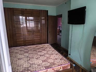 flat osh: Квартира предлагает уютную спальню с двуспальной кроватью, большим — 2