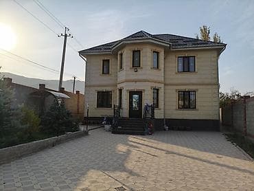 fred perry: Просторный двухэтажный дом с благоустроенной территорией. - Фасад из — 1