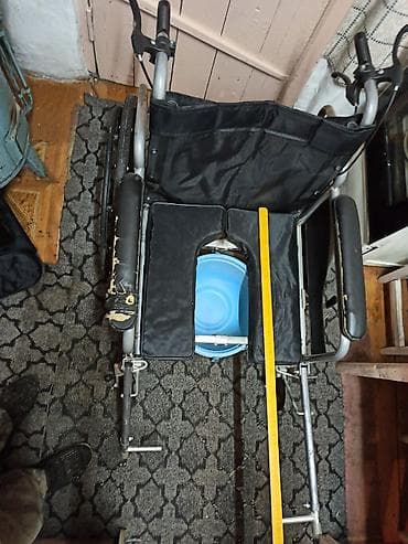 Майыптардын арабалары: Инвалидная коляска с санитарным вырезом и ведром (комба-туалет) — 2
