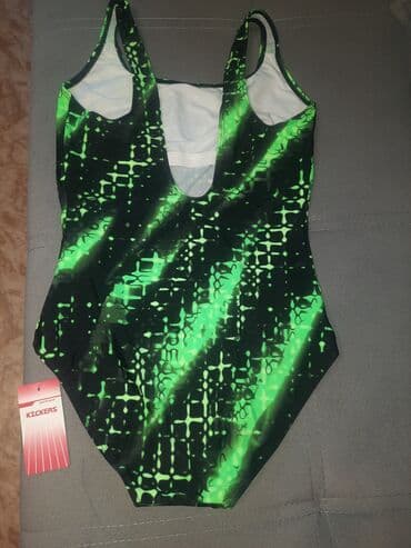 купальники з високою посадкою: Купальник Kickers с ярким черно-зеленым узором. Модель имеет цельный — 4