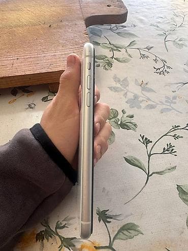 камера для видео: Apple iPhone XR, белый цвет.передний камера не работает экран чистый — 3