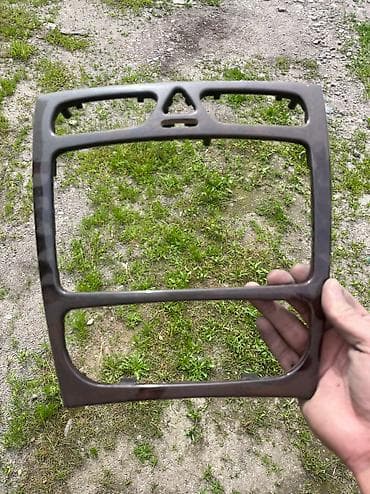 Центральная консоль Mercedes-Benz