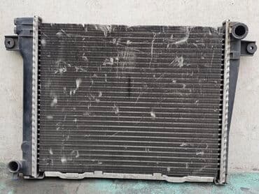 системы охлаждения кронштейны: Радиатор охлаждения двигателя BMW E28, 520i, 1986г.в. Оригинал BEHR — 3