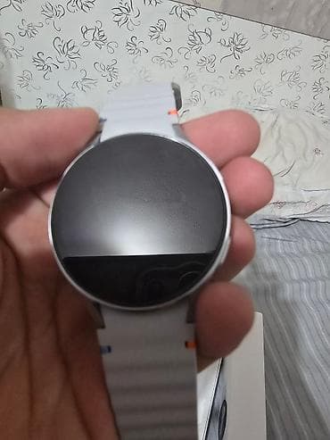 Смарт-часы: Samsung Galaxy Watch 7 44 mm LTE серебристом корпусе и с серым — 4