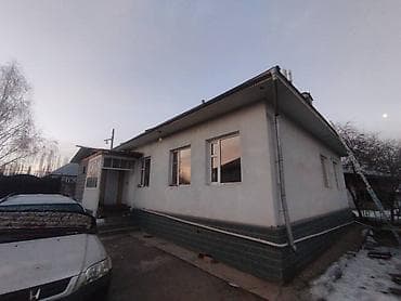 Үйлөрдү ижарага берүү: Продаётся одноэтажный дом с участком. 90кв.м Характеристики: - — 3